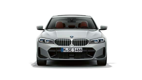 BMW 3 Series Saloon LCI G20 front view standing BMW 3 Series Saloon LCI G20 Brooklyn Grey front view standing