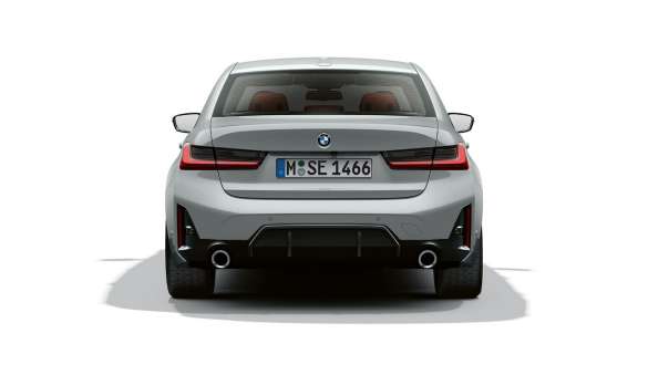 BMW 3 Series Saloon LCI G20 rear view standing BMW 3 Series Saloon LCI G20 Brooklyn Grey rear view standing