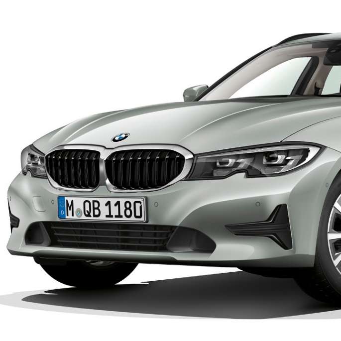 Model SE three-quarter front shot BMW 3 Series Touring, Model SE three-quarter front shot