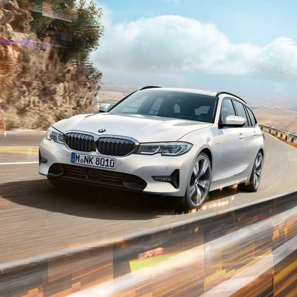 BMW 3er Touring, BMW 330e plug-in hybrid BMW 3er Touring, BMW 330e plug-in hybrid on a bridge