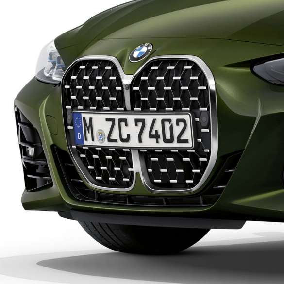Lateral front view double kidney grille BMW 4 Series Convertible G23 2020 BMW 4 Series Convertible G23 2020 San Remo Green metallic lateral front view close-up double kidney grille