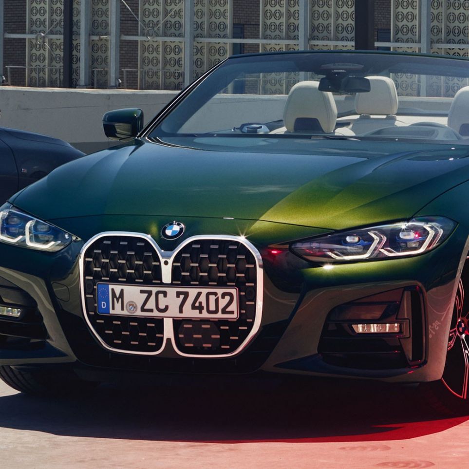 BMW 4 Series Convertible G23 2020 lateral front BMW 4 Series Convertible G23 2020 San Remo Green metallic lateral front