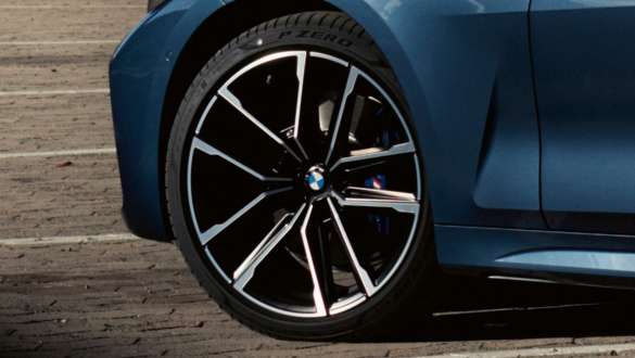 18'' M light alloy wheels Double-spoke style BMW M440i xDrive Coupé G22 2020 18'' M light alloy wheels Double-spoke style 848 Bicolour Jet Black BMW M440i xDrive Coupé G22 2020 close up