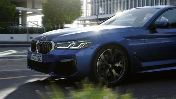 Integral Active Steering BMW 5 Series Saloon G30 Integral Active Steering BMW 5 Series Saloon G30 Facelift 2020 close-up steering wheel