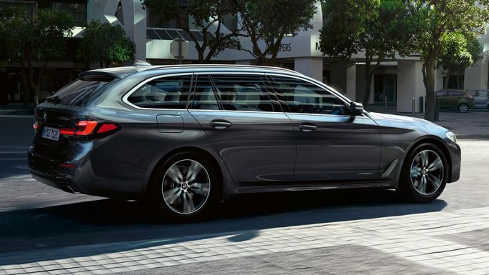 BMW 5 Series Touring G31 side view BMW 5 Series Touring G31 Facelift 2020 Sophisto Grey side view