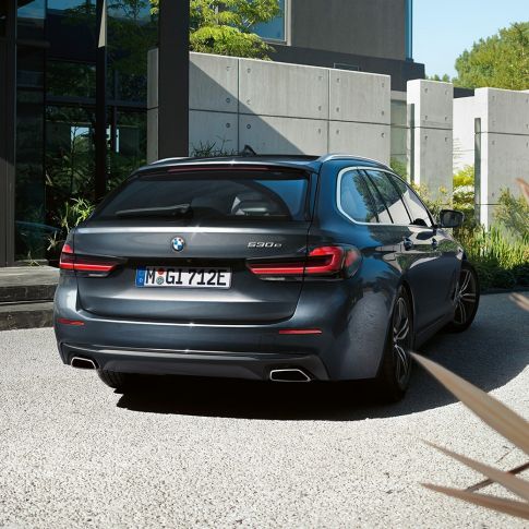 Rear apron and free-form exhaust pipes BMW 5 Series Touring G31 Rear apron and free-form exhaust pipes BMW 5 Series Touring G31