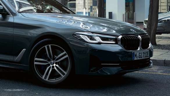Integral Active steering BMW 5 Series Touring G31 Integral Active steering BMW 5 Series Touring G31 Facelift 2020 three-quarter front driving