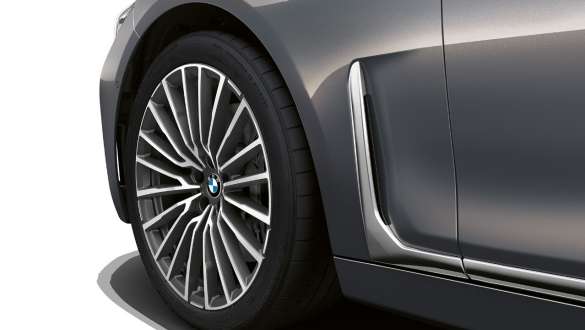 BMW 7 Series Saloon air breather BMW 7 Series Saloon: close-up of air breather
