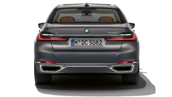 BMW 7 Series Saloon rear apron BMW 7 Series Saloon: close-up of rear apron