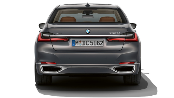BMW 7 Series Saloon rear apron BMW 7 Series Saloon: close-up of rear apron