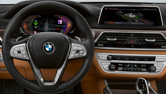 BMW 7 Series Saloon: Driving Assistant Professional BMW 7 Series Saloon: Display and instrument cluster showing Driving Assistant Professional