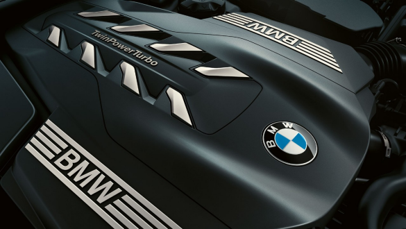BMW TwinPower Turbo 8-cylinder petrol engine BMW 7 Series Saloon: close-up of BMW TwinPower Turbo 8-cylinder petrol engine