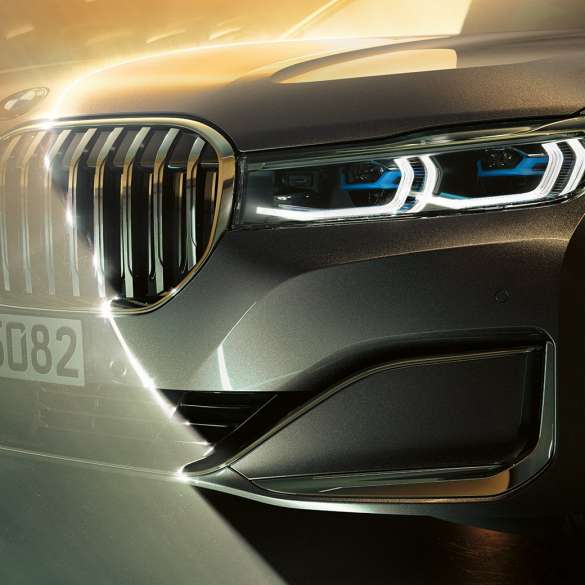 BMW 7 Series Saloon kidney grille and laserlight BMW 7 Series Saloon: close-up of front with big kidney grille and laserlight