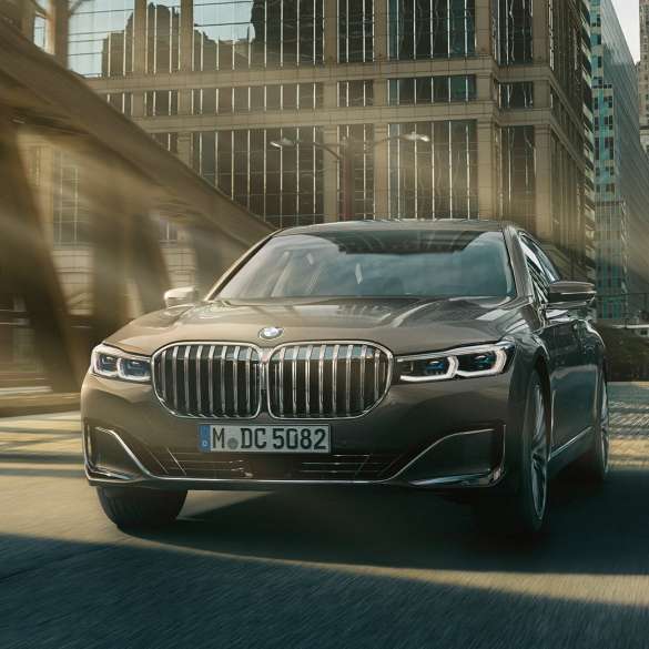 BMW 7 Series Saloon Driving Assistance Systems Driving Assistance Systems: BMW 7 Series Saloon driving in front of urban setting