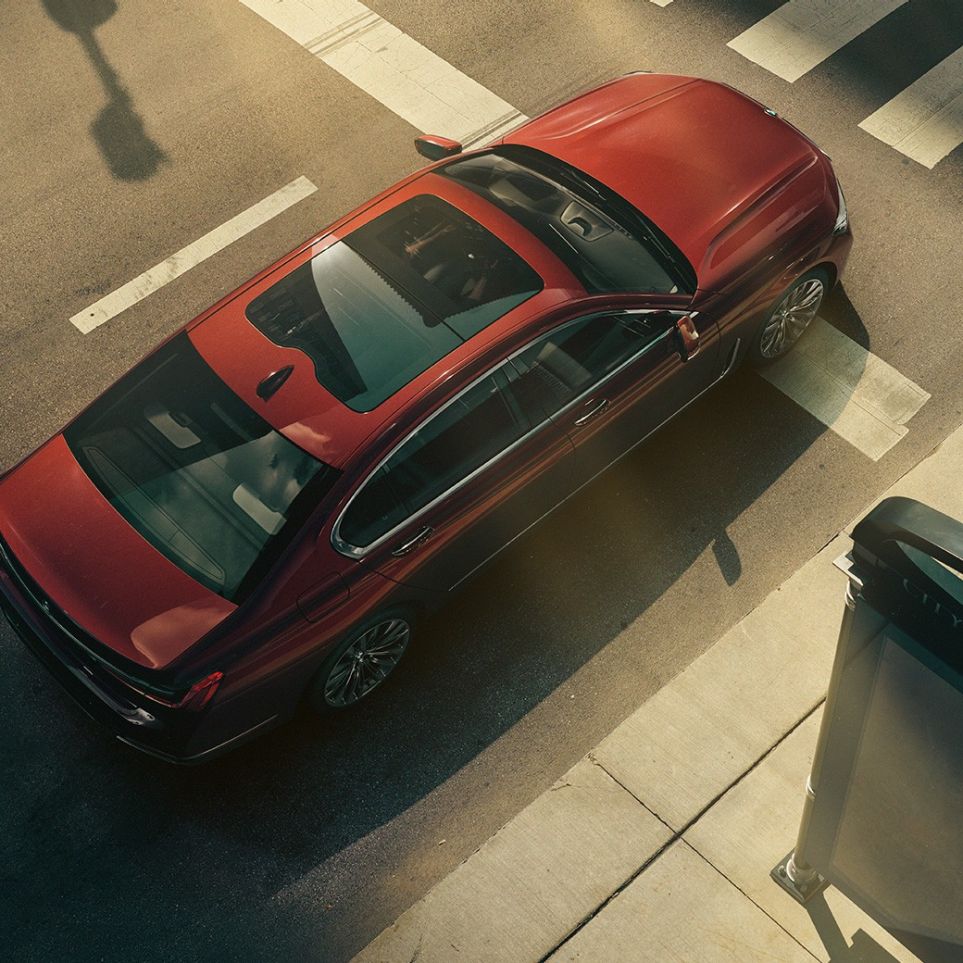 BMW Individual 7 Series Saloon, birds-eye perspective BMW Individual 7 Series Saloon in red in birds-eye perspective