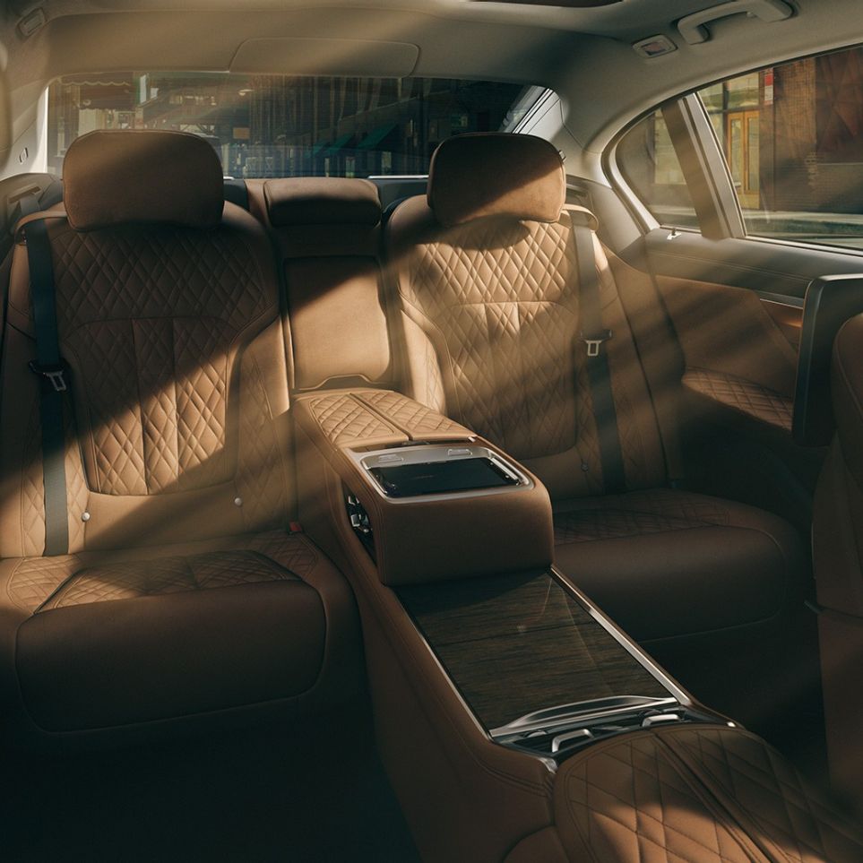 BMW 7 Series Saloon Experience Modes Experience Modes: comfortable interior design of the BMW 7 Series Saloon