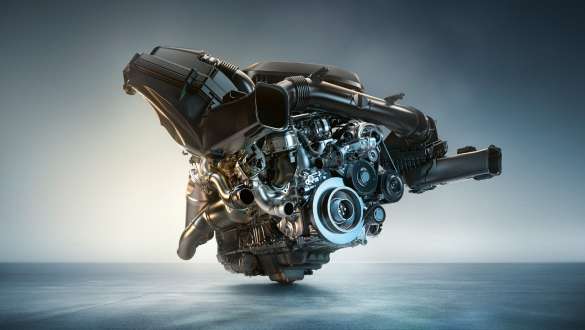 BMW M TwinPower Turbo 6-cylinder inline petrol engine BMW M4 Competition Coupé G82 2020 BMW M4 Competition Coupé G82 2020 BMW M TwinPower Turbo 6-cylinder inline petrol engine close-up