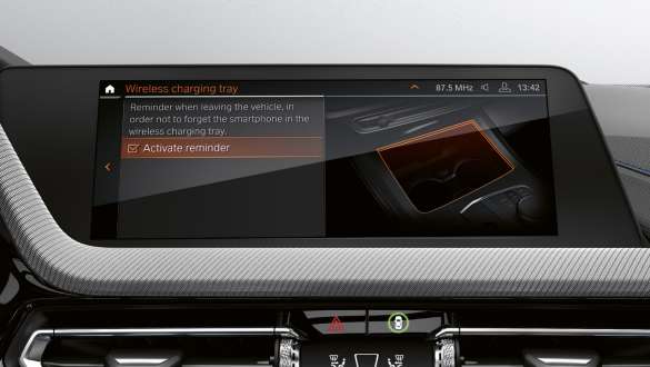 Telephony with wireless charging. Telephony with wireless charging in the BMW M135i xDrive.