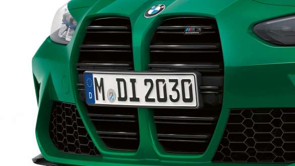 M kidney grille iBMW M3 Saloon G80 2020 Isle of Man Green M Side Gills close-up M kidney grille in Black high-gloss BMW M5 Competition F90 LCI Facelift 2020 BMW Individual Imola Red front view