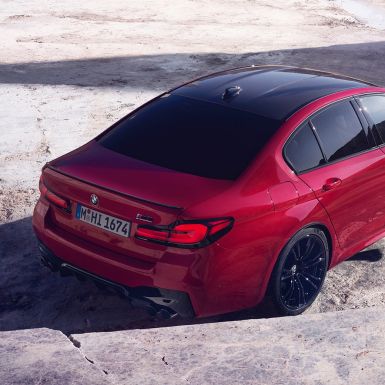 BMW M5 Competition F90 LCI Facelift 2020 three-quarter rear bird’s eye view BMW M5 Competition F90 LCI Facelift 2020 BMW Individual Imola Red three-quarter rear bird’s eye view