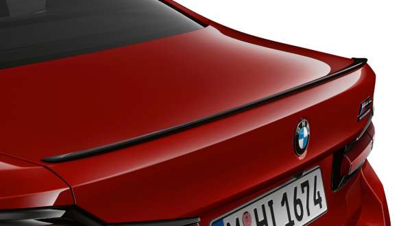 M rear spoiler in Black high-gloss BMW M5 Competition F90 LCI Facelift 2020 close-up M rear spoiler in Black high-gloss BMW M5 Competition F90 LCI Facelift 2020 BMW Individual Imola Red close-up