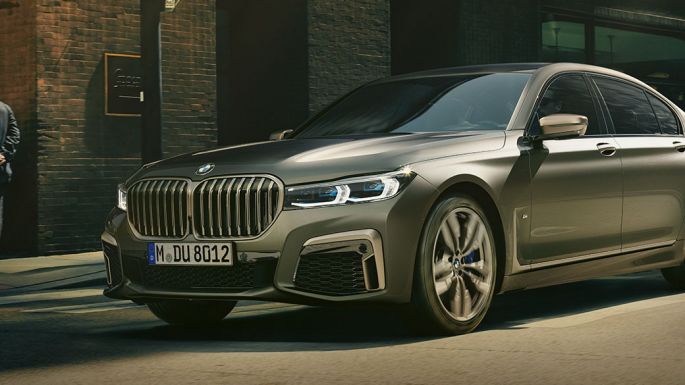 BMW M760Li xDrive Saloon in urban setting BMW M760Li xDrive Saloon, lateral front view driving on street in urban setting