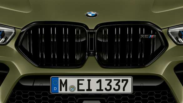 M specific kidney grille of the BMW X6 M Competition M specific kidney grille BMW X6 M Competition F96 2020 BMW Individual Special Paint Urban Green SUV exterior
