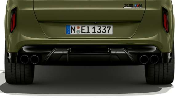 M Sports exhaust system of the BMW X6 M Competition M Sport exhaust system BMW X6 M Competition BMW Individual Special Paint Urban Green F96 SUV 2020 rear view