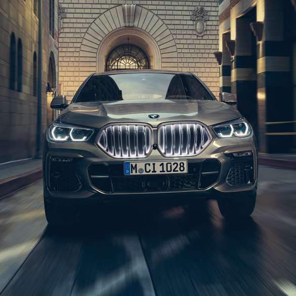 BMW X6 M50i with M TwinPower Turbo petrol engine BMW X6 M50i with M TwinPower Turbo petrol engine G06 Manhattan metallic front view