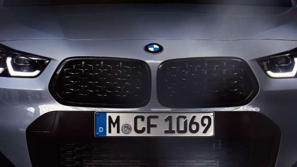 BMW X2 F39 Mesh Edition M Mesh Kidney grille in high gloss black close-up BMW X2 F39 Mesh Edition M Mesh Kidney grille in high gloss black close-up