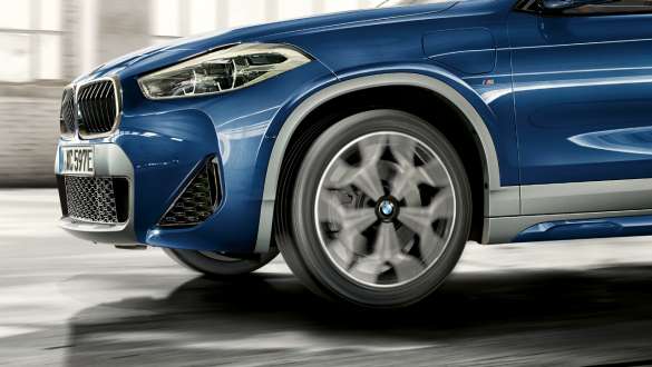 Closeup three quarter rear view BMW X2 xDrive25e plug-in hybrid BMW X2 xDrive25e plug-in hybrid F39 2020 three quarter rear view closeup