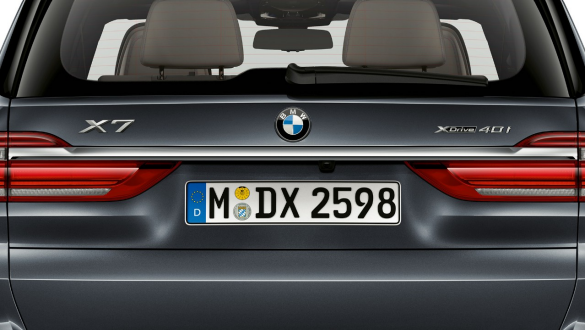 Chrome bar rear Close-up of the BMW X7 Chrome bar rear