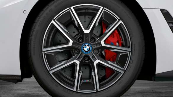 Original BMW complete wheel, 18" M aerodynamic wheel Double-spoke style 858 M Bicolor Original BMW complete wheel, 18" M aerodynamic wheel Double-spoke style 858 M Bicolor
