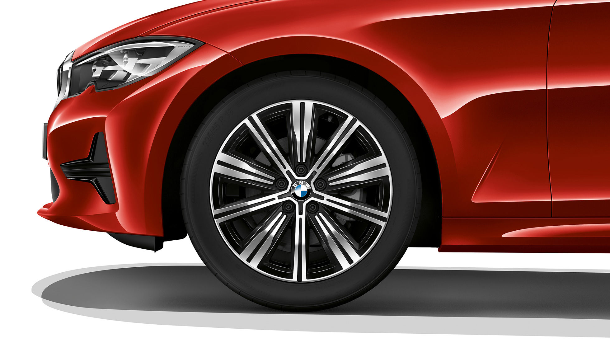 BMW 3 Series Saloon, Model SE light alloy wheel. Close-up of the light alloy wheel of the BMW 3 Series Saloon with model SE features.
