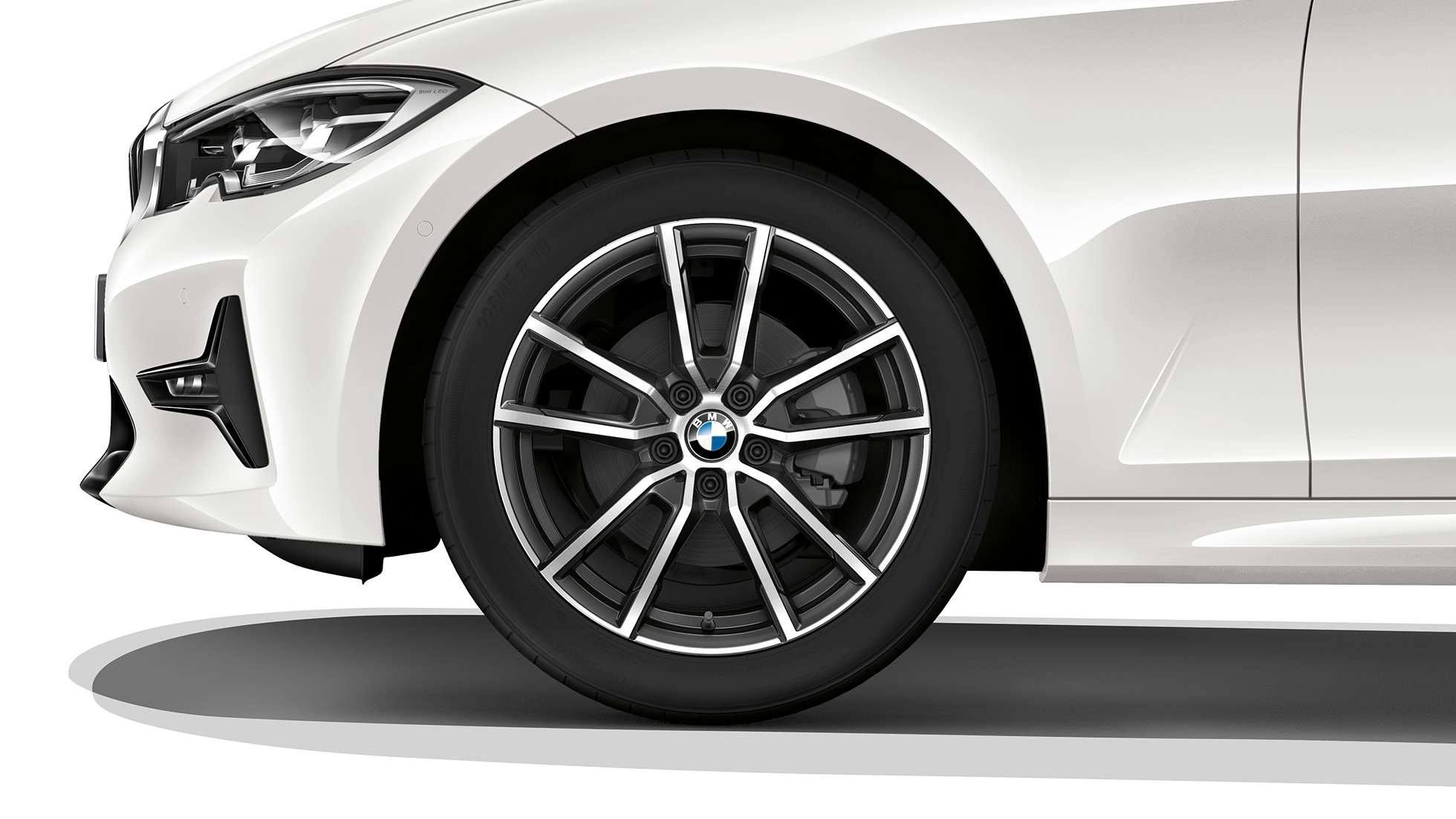 BMW 3 Series Saloon, Model Sport Line light alloy wheel. Close-up of the light alloy wheel of the BMW 3 Series Saloon with Model Sport Line equipment.