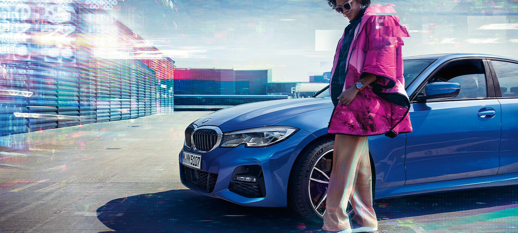 Three-quarter front view BMW 3 Series Saloon BMW 330i Saloon G20 BMW 3 Series Saloon BMW 330i Saloon G20 Portimao Blue metallic three-quarter front view