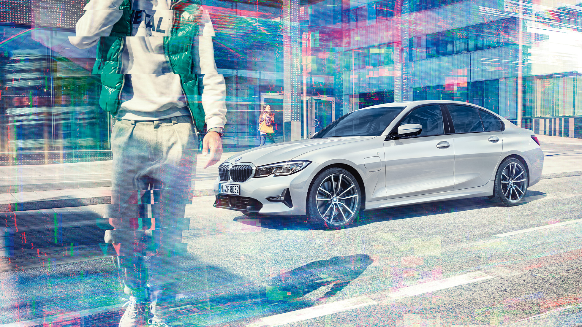Side view BMW 3 Series Saloon BMW 330e BMW 3 Series Saloon BMW 330e G20 Glaciersilver metallic side view while driving