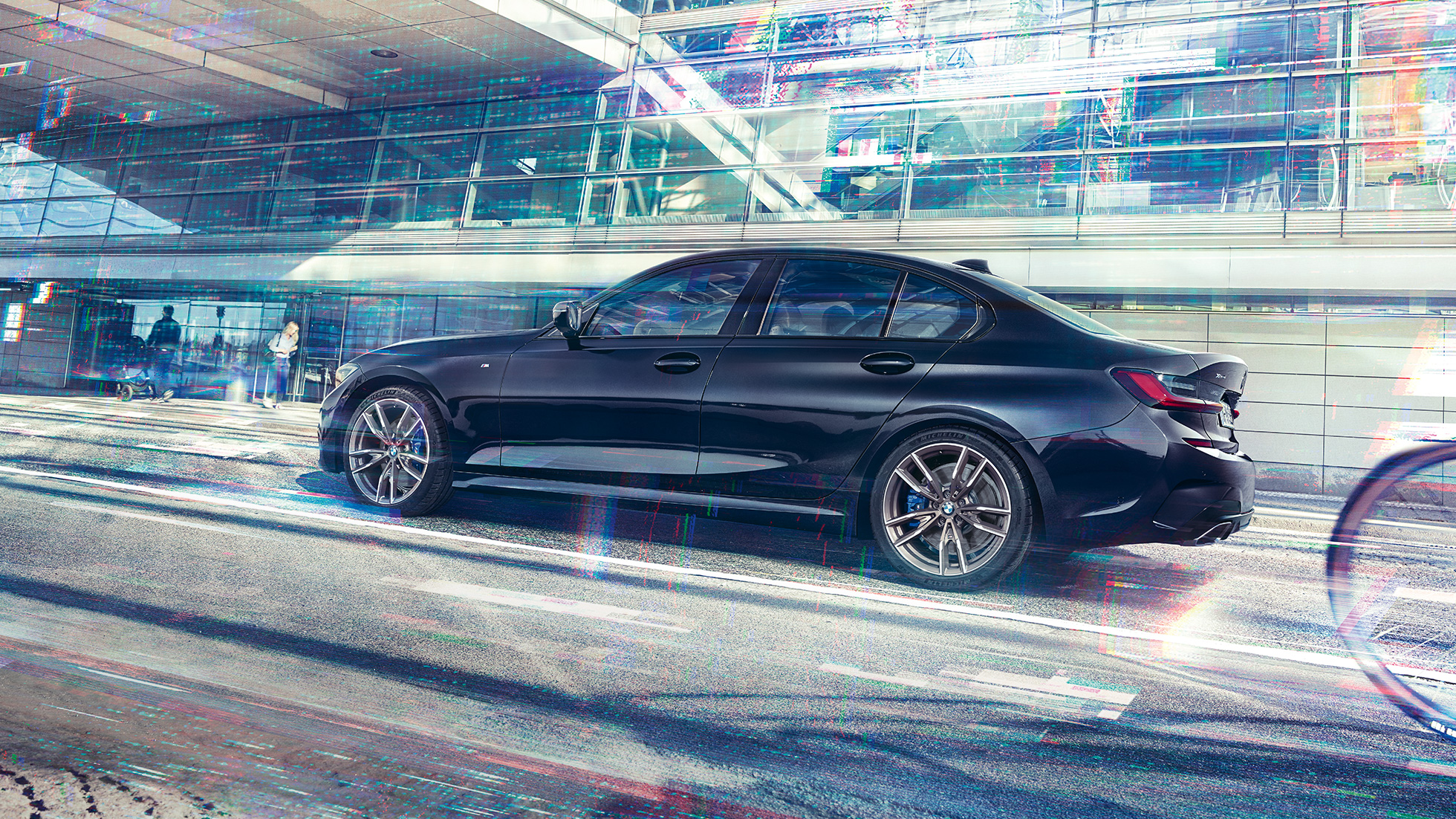 BMW 3 Series Saloon, BMW M340i xDrive. Side view of the BMW M340i xDrive in front of an urban building.