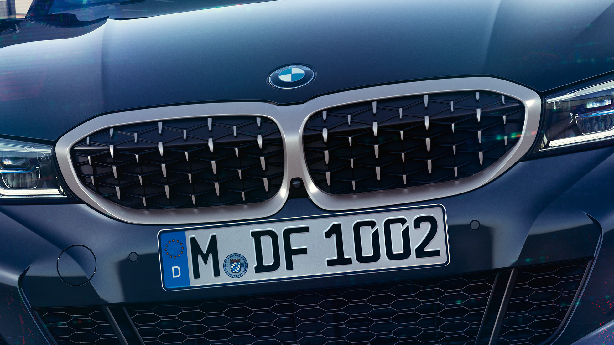 BMW 3 Series Saloon, BMW double kidney grille. Frontal close-up of the BMW double kidney grille with mesh design of the BMW 3 Series Saloon M340i xDrive.