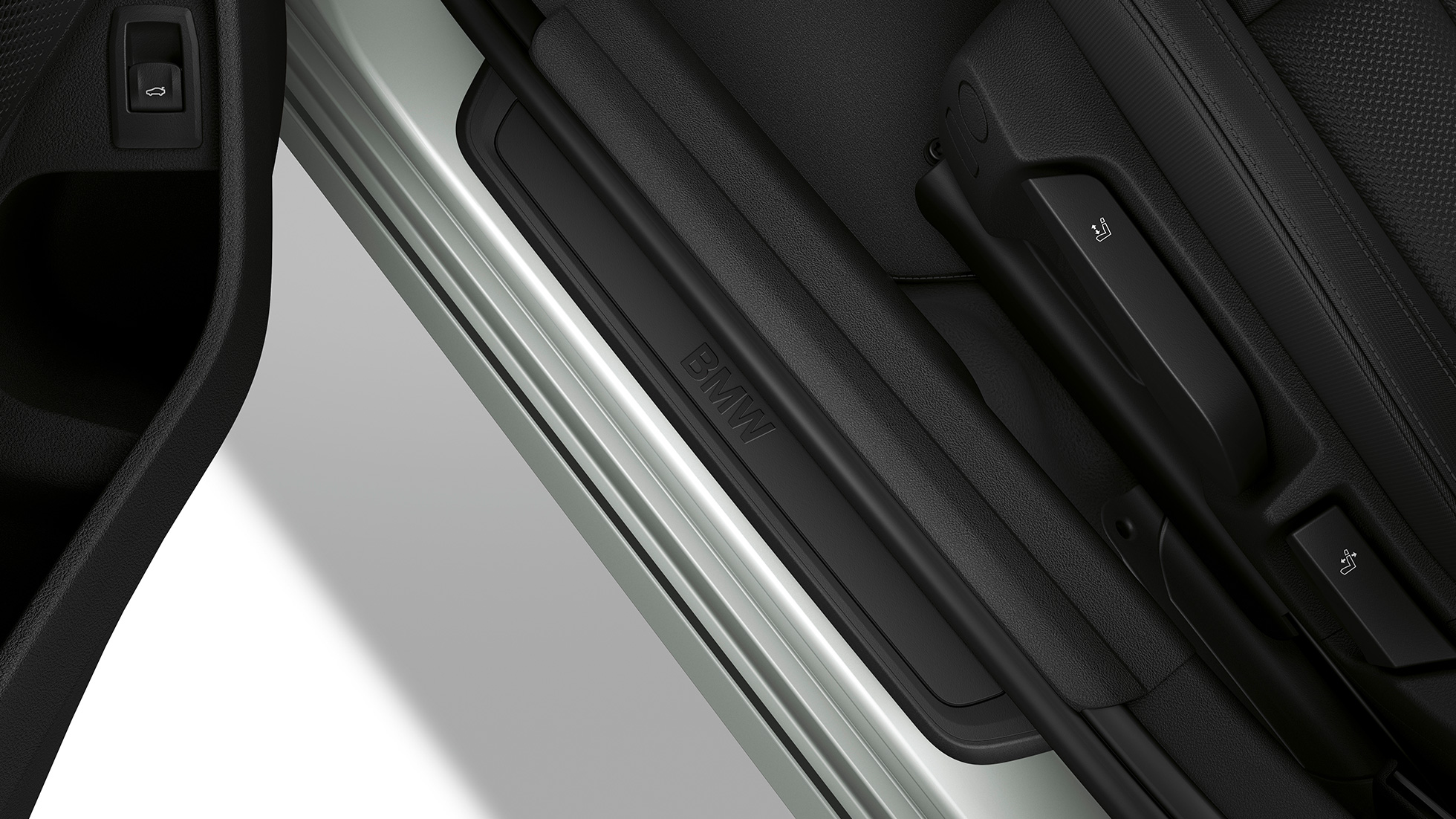 Model SE door sill finisher BMW 3 Series Touring, Model SE door sill finisher