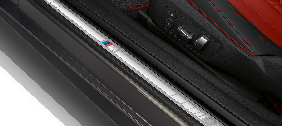 Entry sill BMW 4 Series Coupé Individual G22 2020 interior Entry sill with designation BMW Individual BMW 4 Series Coupé G22 2020 interior cockpit