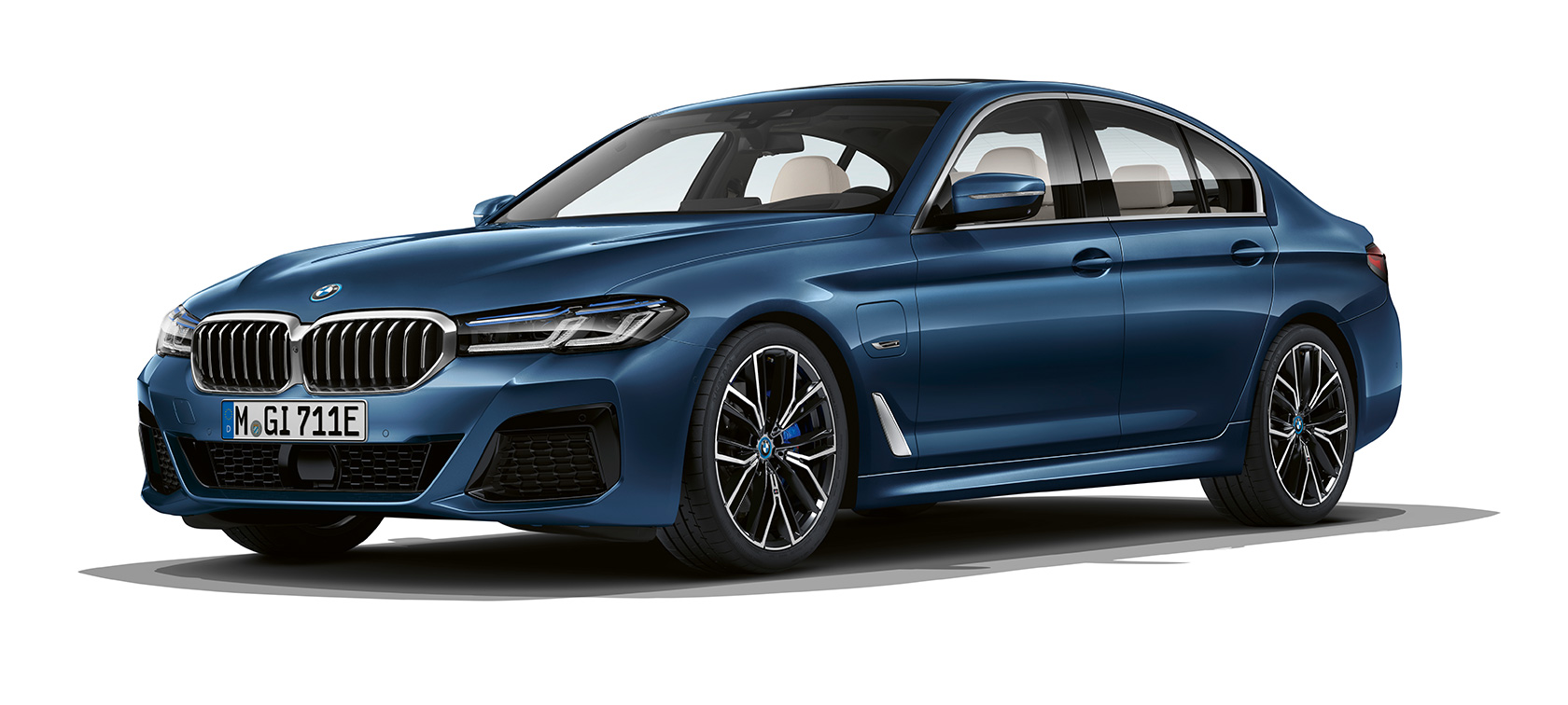 BMW 5 Series Saloon G30 standing BMW 5 Series Saloon G30 Facelift 2020 three-quarter front view standing