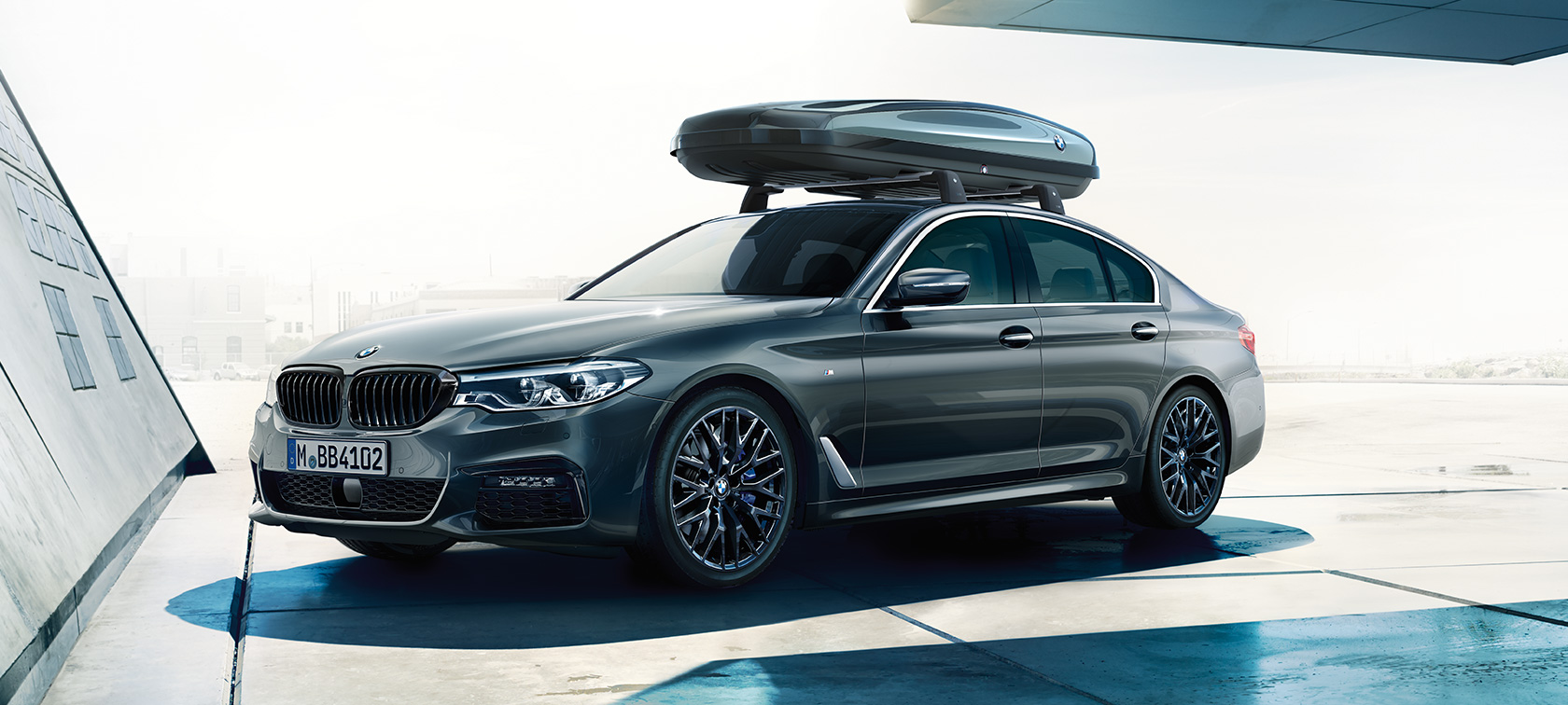 Accessories BMW 5 Series Saloon G30 BMW 5 Series Saloon G30 with BMW roof box 520
