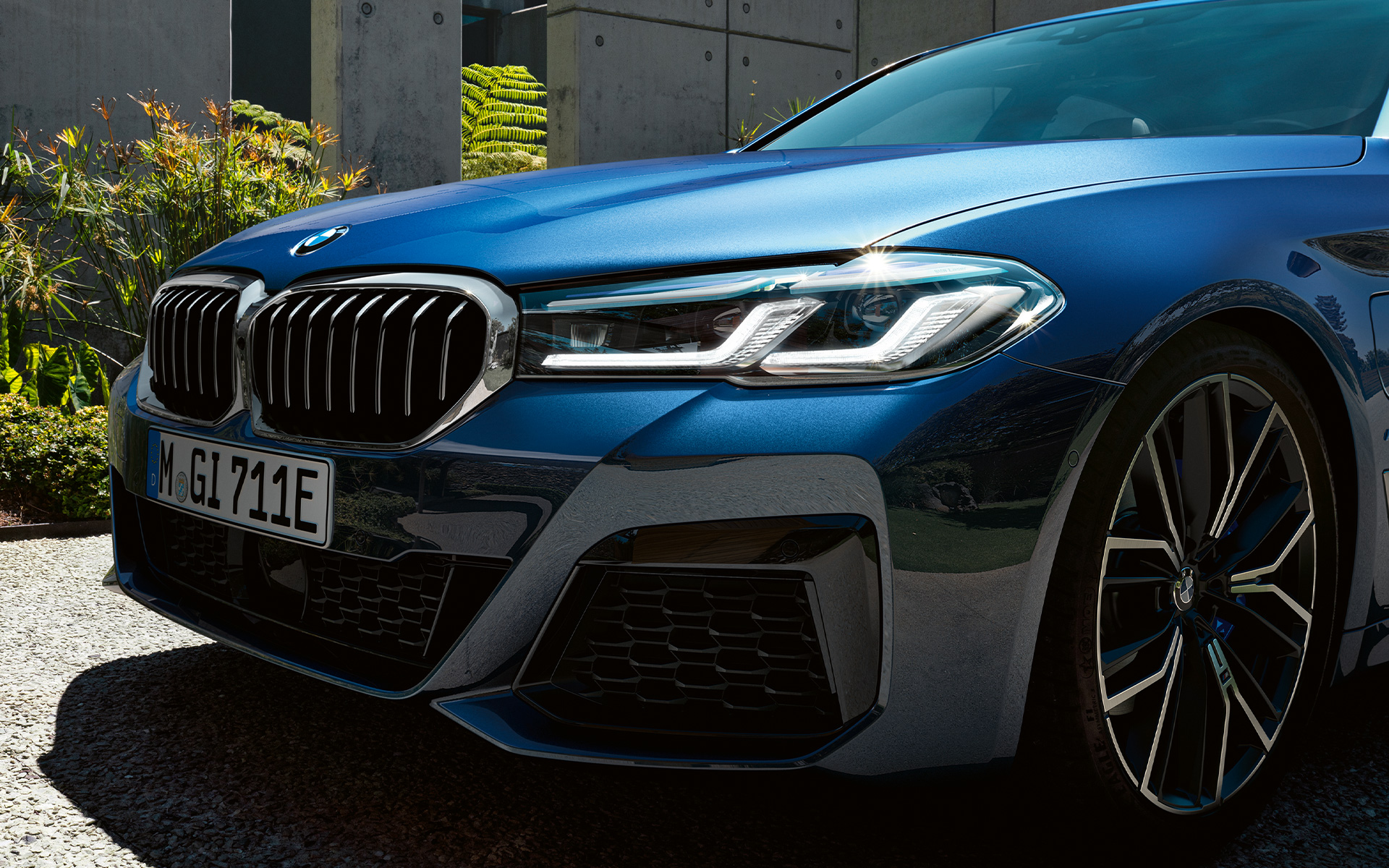 BMW Laserlight BMW 5 Series Saloon G30 BMW Laserlight BMW 5 Series Saloon G30 Facelift 2020 Phytonic Blue close-up front