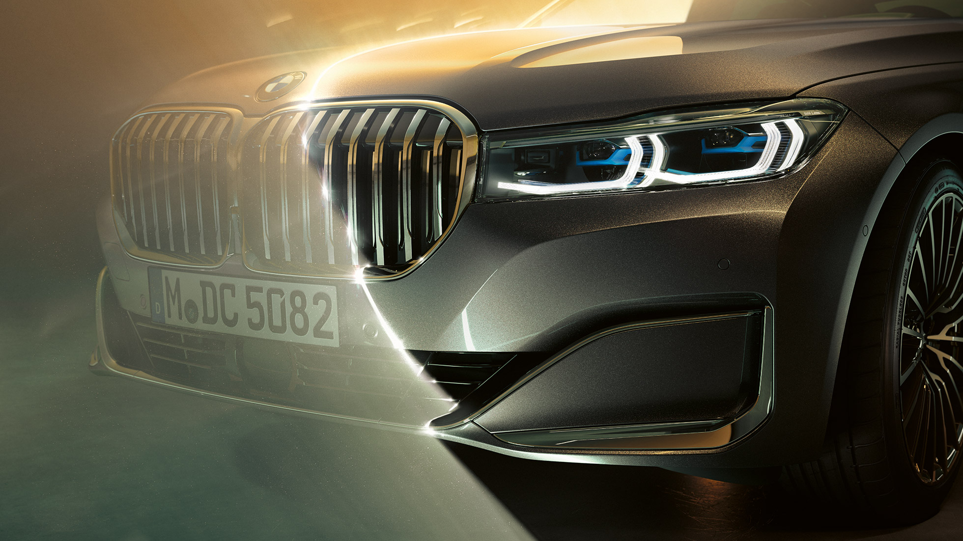 BMW 7 Series Saloon kidney grille and laserlight BMW 7 Series Saloon: close-up of front with big kidney grille and laserlight