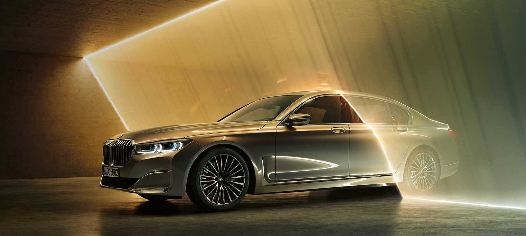 BMW 7 Series Saloon in three-quarter front view BMW 7 Series Saloon: grey BMW in three-quarter front view surrounded by beams of light