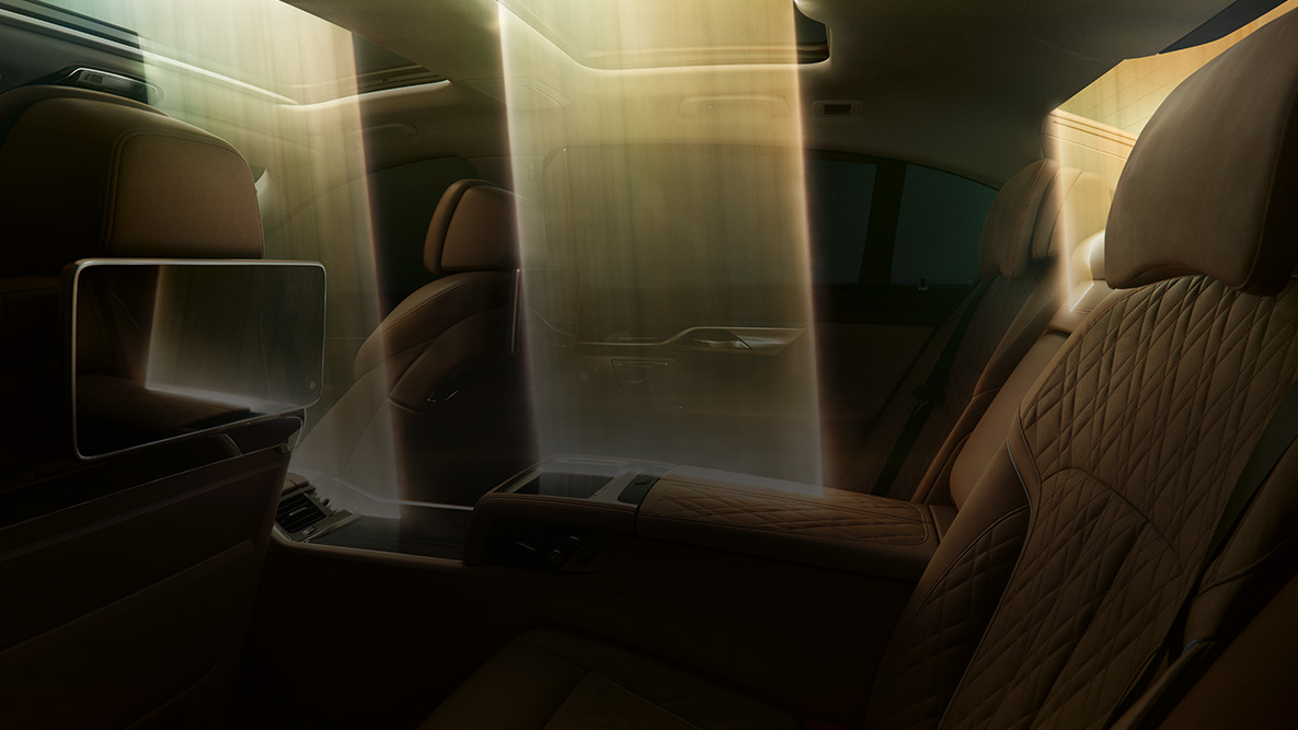 BMW 7 Series Saloon interior BMW 7er Limousine Interieur: Lichteinfall durch das Panorama-Glasdach