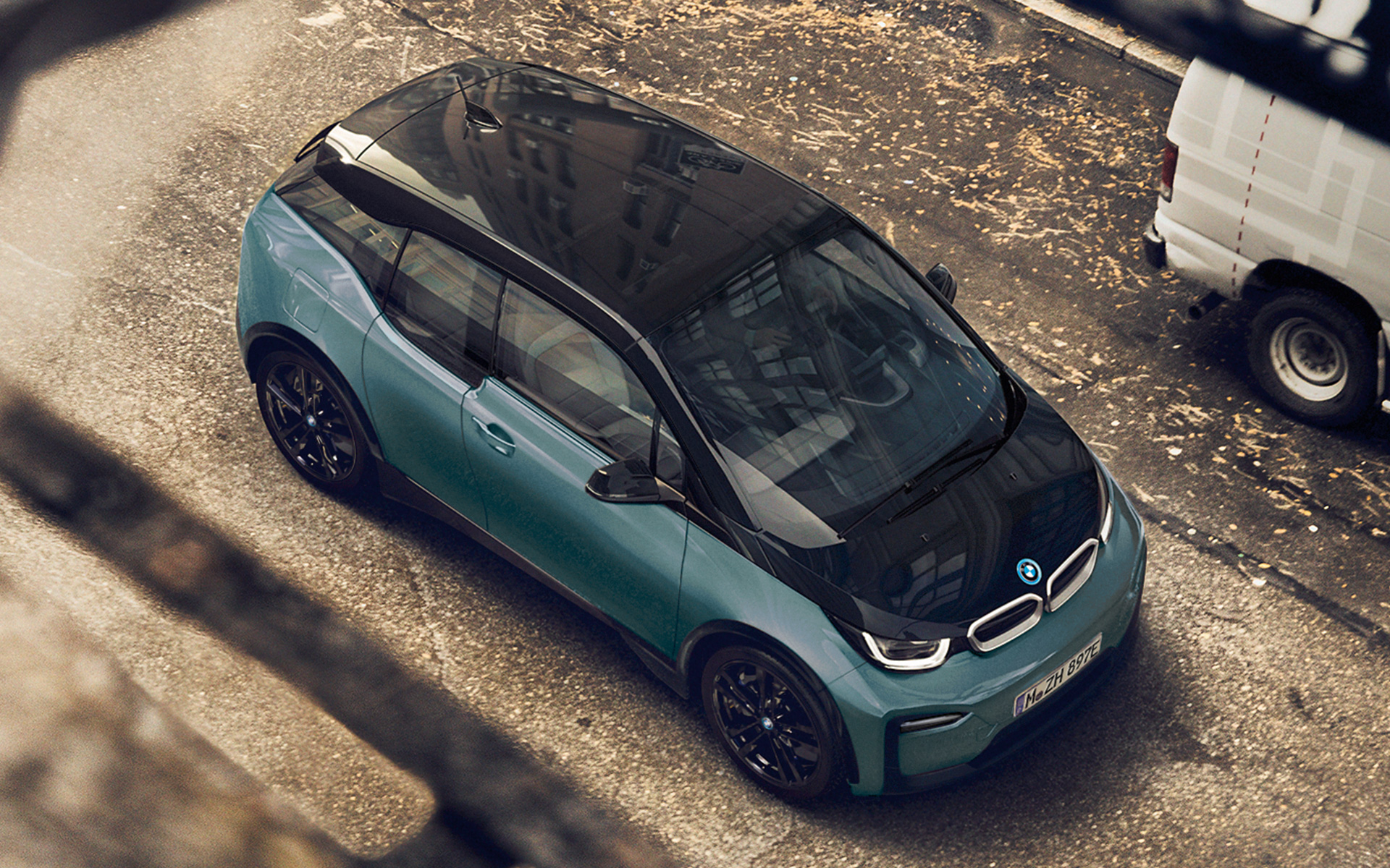 BMW i3 I01 2018 Blue Ridge Mountain with Frozen Grey metallic highlight bird´s eye view carbon roof