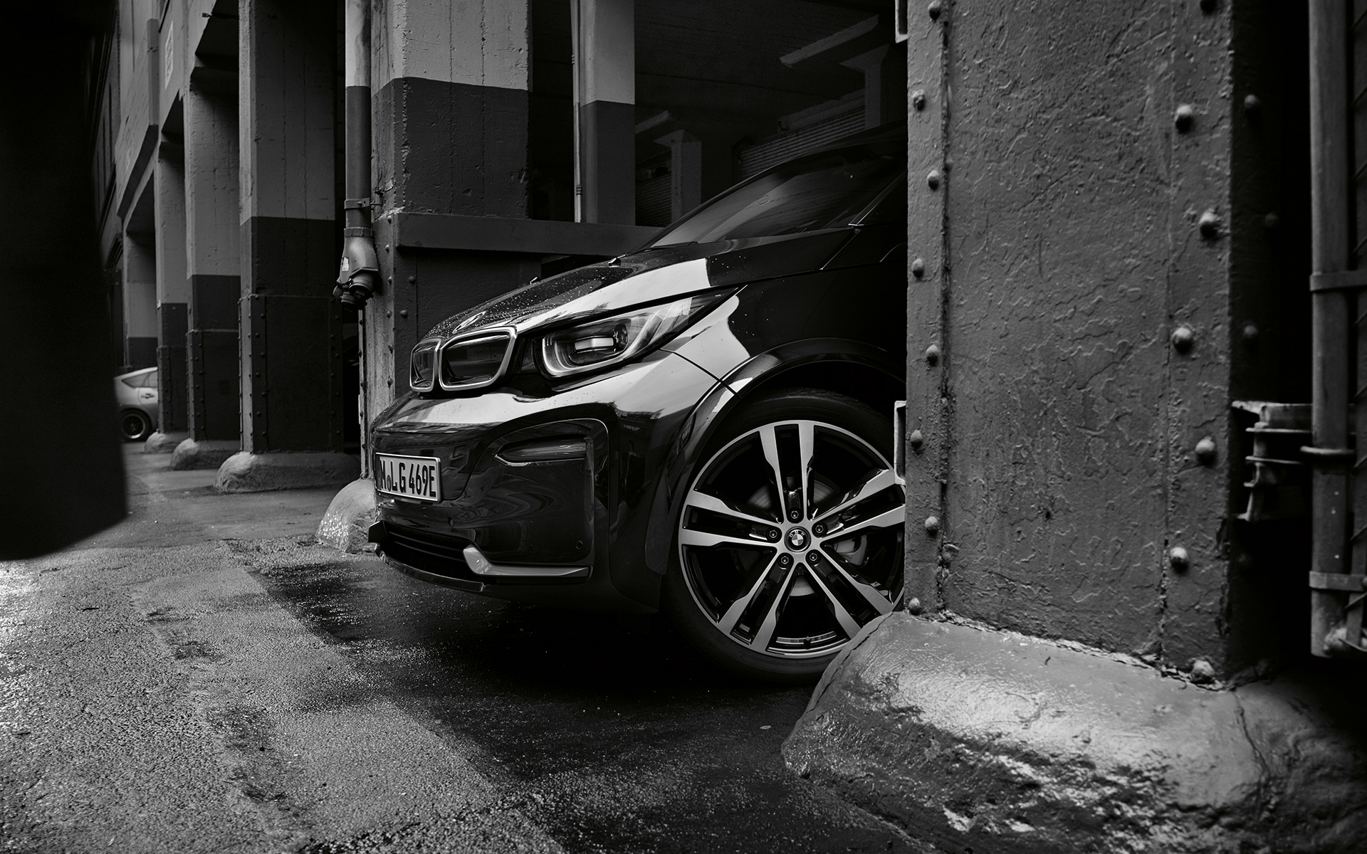 BMW i3s I01 2018 Fluid Black with BMW i Blue highlight lateral front