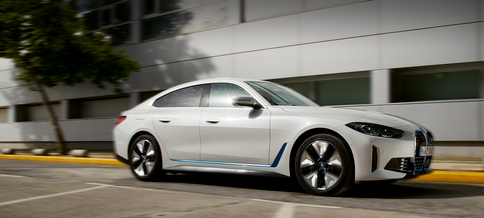 BMW i4 Technical Specs - Dimensions, Engines & more